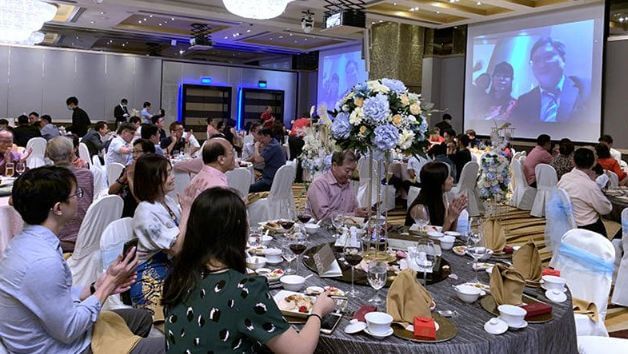 Пара из Сингапура из-за коронавируса присутствовала на своей свадьбе по видео