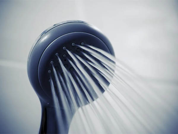 Не стоит повышать градус: почему горячий душ может быть опасен