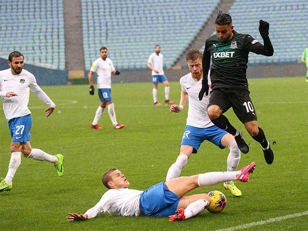ФК «Краснодар» провел выездной матч при пустых трибунах с «Сочи»