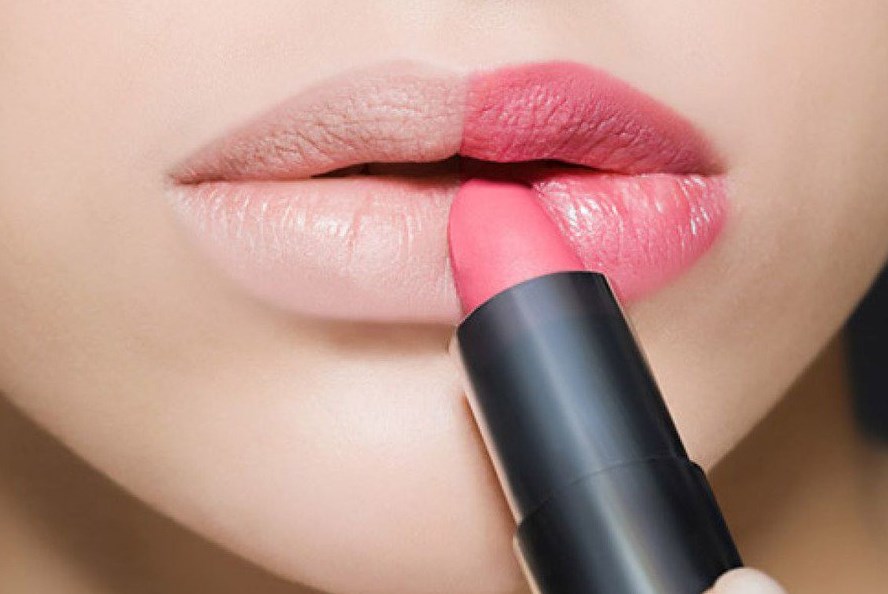 Ученые рассказали, как красить губы, чтобы не заработать рак