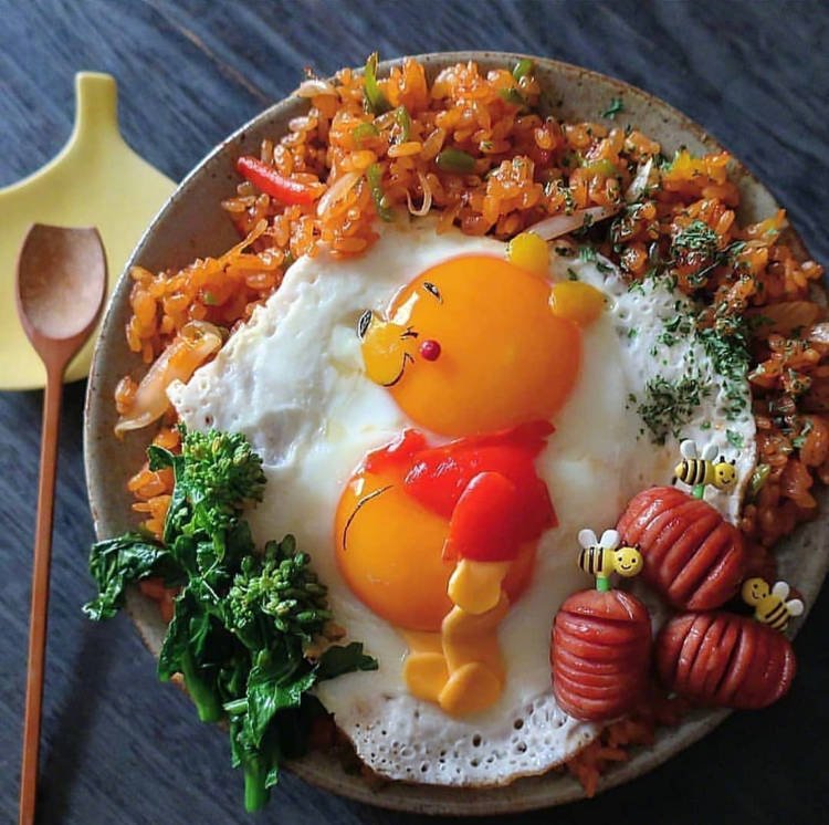 Японка рисует аппетитные картины на завтраках для своих детей