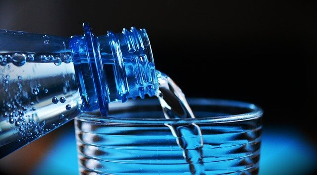 Чистая вода для хвори беда: самые распространенные мифы о воде