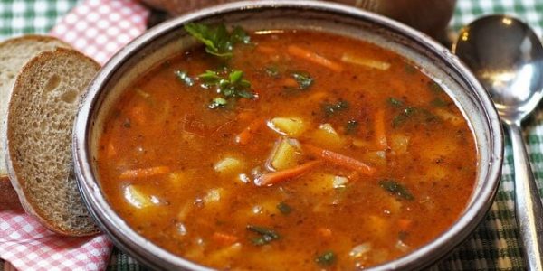Что не стоит есть в жару? Врач назвала самый опасный для здоровья русский суп