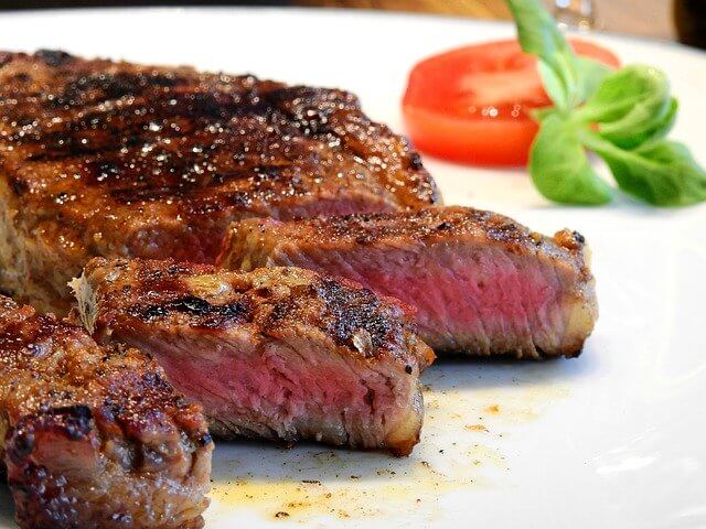 Диетологи: вред красного мяса для здоровья сильно преувеличивают
