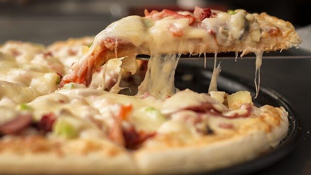Итальянский ресторатор предложил запретить пиццу с ананасами