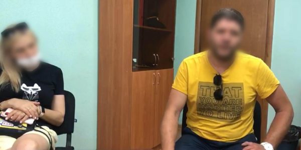 Приезжие из Ростовской области обворовали машину кубанца, разбив стекло