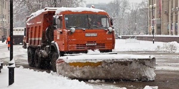 На Кубани на расчистку дорог направили более 300 снегоуборочных машин