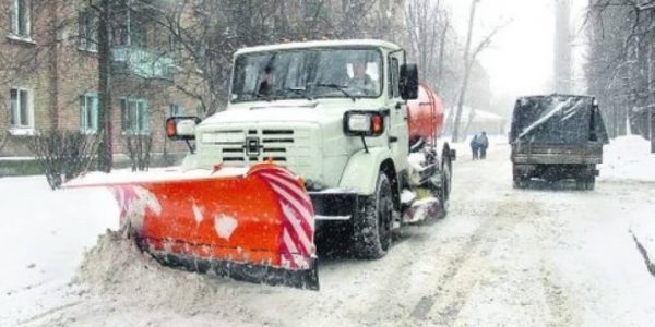 В Краснодаре увеличили количество спецтехники для уборки снега