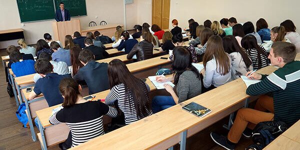 Опрос: почти 75% студентов вузов не планируют уезжать из России