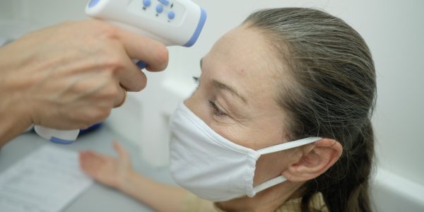 В России стартовали клинические испытания назальной вакцины от гриппа и COVID-19