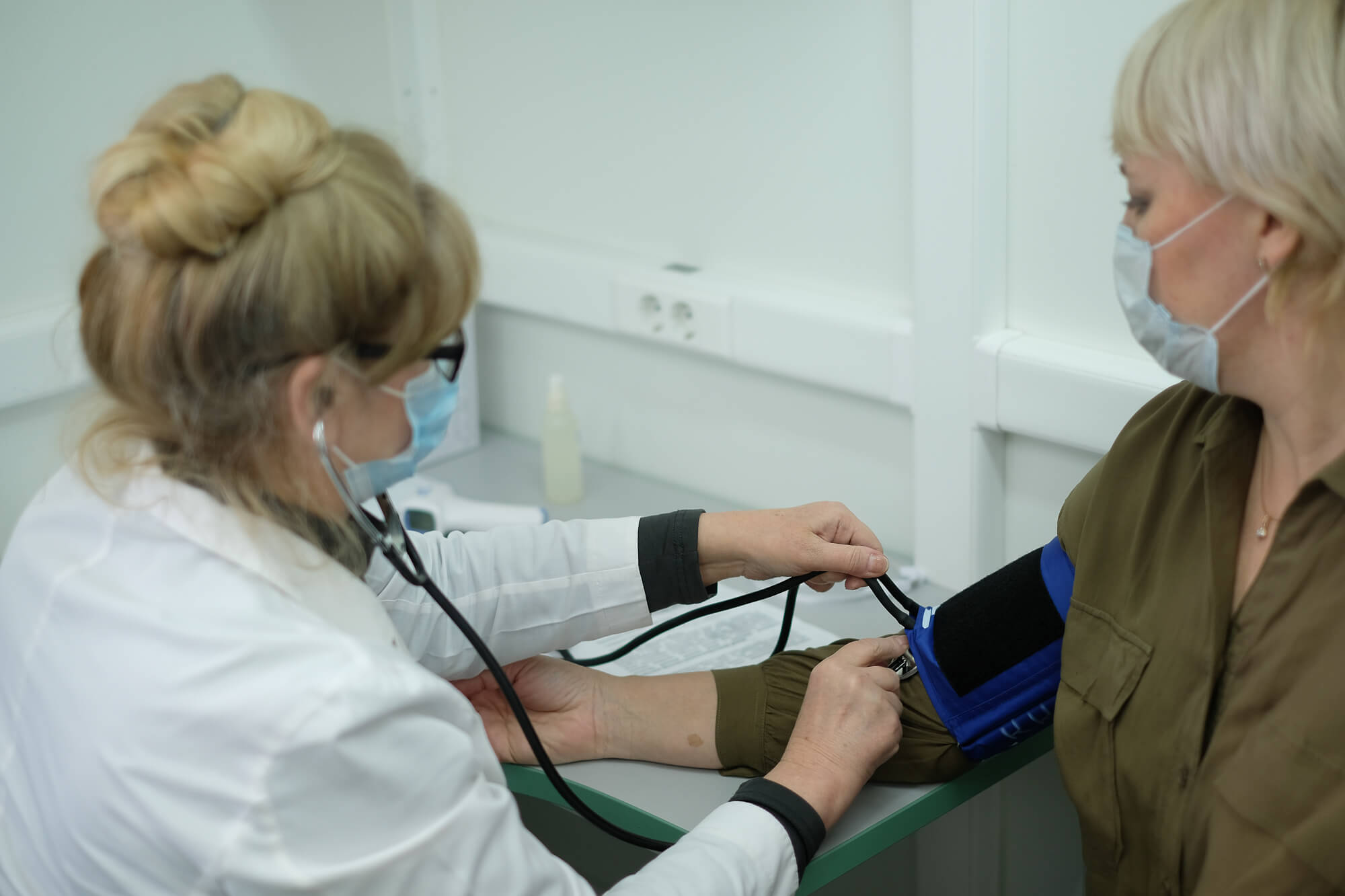 Для вакцинированных россиян отменили сдачу ПЦР-теста при въезде в РФ
