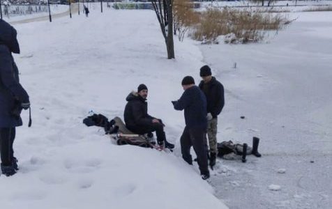 В Горячем Ключе на озере под лед провалился мужчина, он утонул