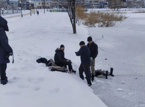 В Горячем Ключе на озере под лед провалился мужчина, он утонул