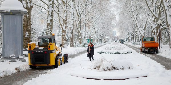 Первышов поручил вывезти снег пока он не растаял