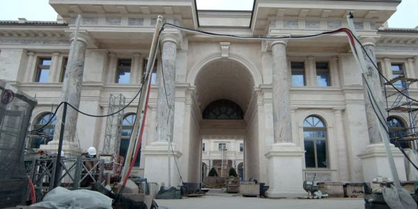 Журналисты Mash сняли «дворец» в Геленджике изнутри