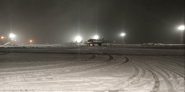 Аэропорт Краснодара возобновил работу после снегопада
