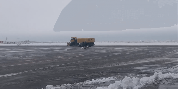 Аэропорт Краснодара перестал принимать рейсы из-за снегопада
