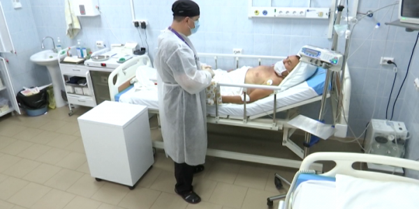 В Выселковской ЦРБ реаниматолог-музыкант уже 25 лет спасает жизни пациентов