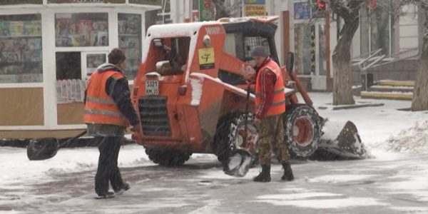 Кондратьев поблагодарил работников ЖКХ края за ликвидацию последствий снегопада