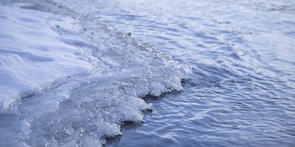 Спасатели призывают жителей Кубани не выходить на тонкий лед, покрывший водоемы