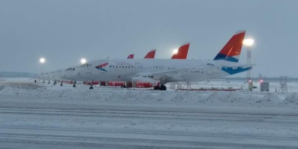 В аэропорту Краснодара возобновили посадку на рейсы, задержанные из-за снегопада