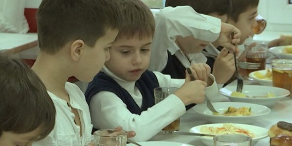 В Сочи проверяют организацию питания в школах и детских садах