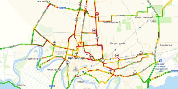 В Краснодаре утром 15 января пробки на дорогах достигли девяти баллов