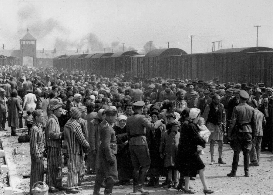 standard_Selection_Birkenau_ramp