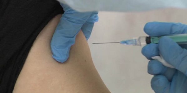 В Роспотребнадзоре эффективность вакцины «ЭпиВакКорона» оценили в 100%