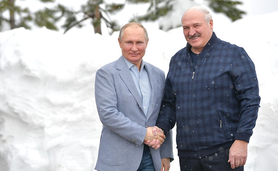 Путин предложил Лукашенко покататься на лыжах в Сочи