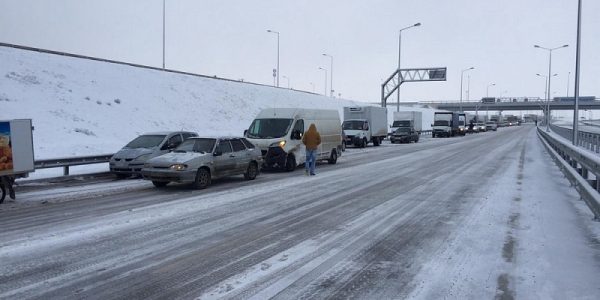 Из-за закрытия Крымского моста на территории Кубани скопились 479 машин