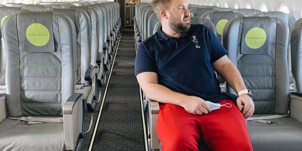 Блогер Wylsacom выкупил все места в пассажирском самолете, чтобы слетать в Сочи