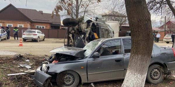 На Кубани пьяный водитель грузовой «газели» устроил ДТП и опрокинул машину