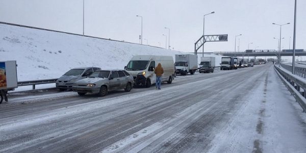 По Крымскому мосту полностью возобновили движение