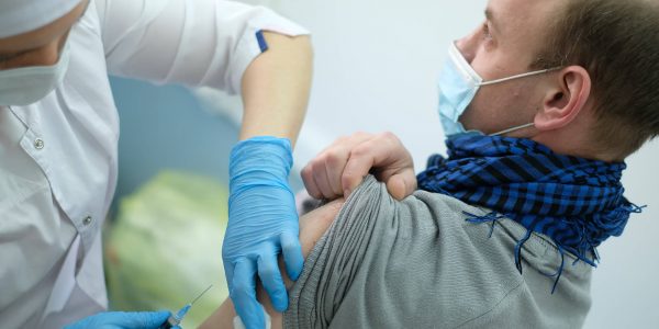 Главврач СКИБ Краснодара призвал жителей Кубани делать прививки от COVID-19