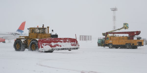 В Краснодаре из-за снегопада закрылся аэропорт, задержаны 19 рейсов