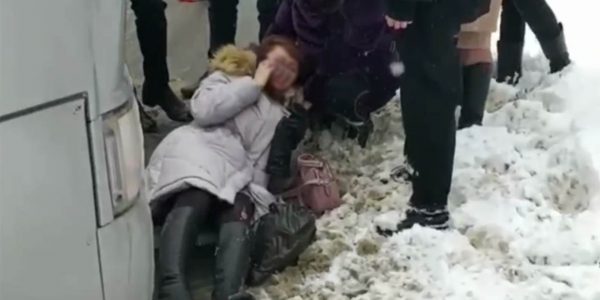 В центре Краснодара маршрутка сбила двух женщин