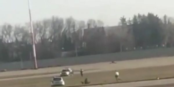 В Сочи на взлетно-посадочной полосе аэропорта задержали неадекватного парня