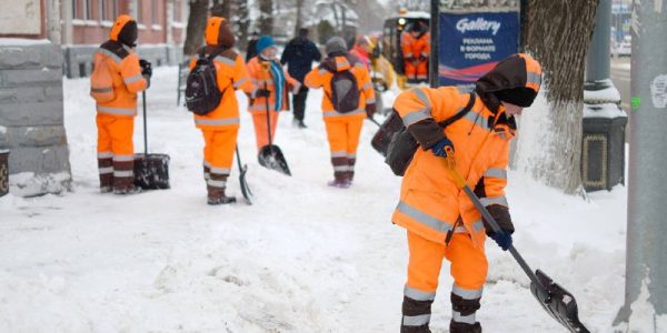 Кондратьев поблагодарил службы, которые устраняют последствия снегопада