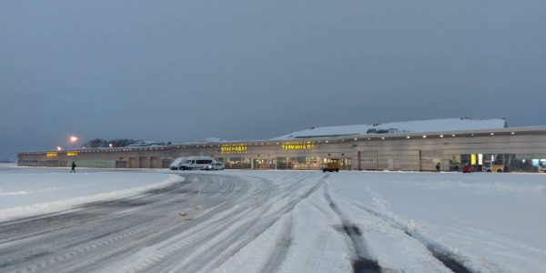 В аэропорту Краснодара из-за снегопада задержали 17 рейсов