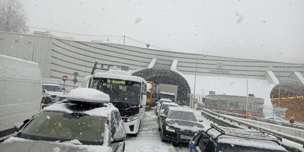 В Сочи из-за непогоды затруднено движение на Мамайском перевале