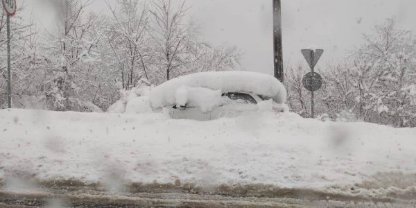 В Сочи стягивают дополнительные бригады энергетиков