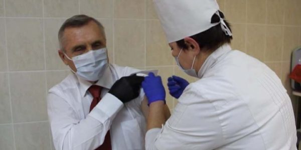 Лидер партии «Единая Россия» на Кубани сделал прививку от коронавируса