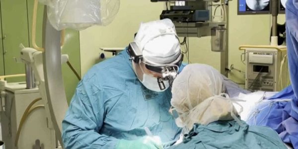 Кубанские хирурги спасли пациенту единственную руку после ранения из ружья