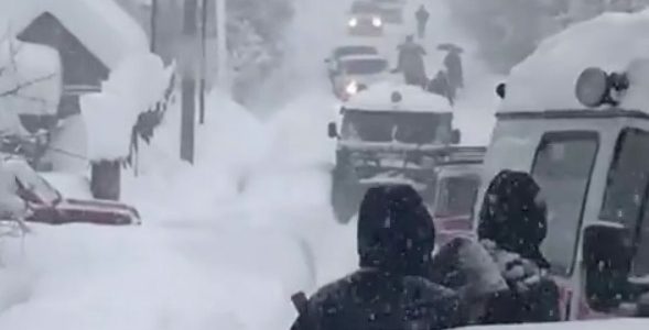 В Апшеронском районе из-за сильного снегопада ввели режим ЧС