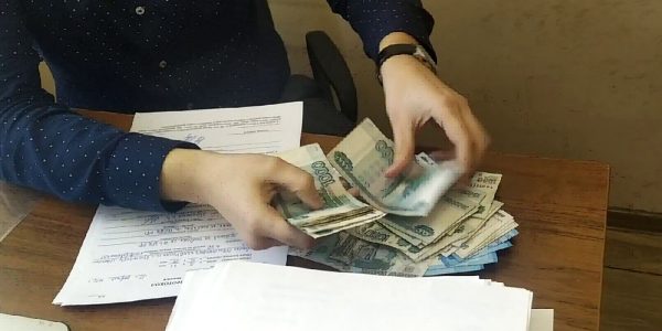 В Краснодаре две приезжих женщины украли из незапертого дома 120 тыс. рублей
