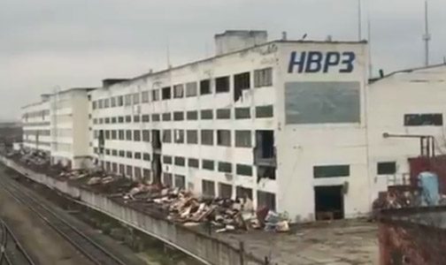СМИ: в Новороссийске начали сносить старейший вагоноремонтный завод
