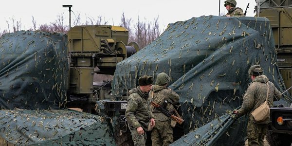 Вооруженные силы РФ нанесли групповые удары по пунктам принятия решений на Украине