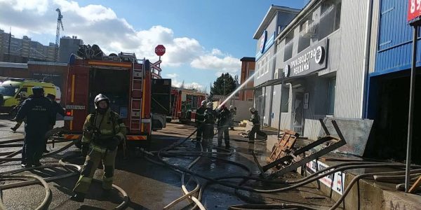 В Краснодаре загорелся склад на улице Вишняковой