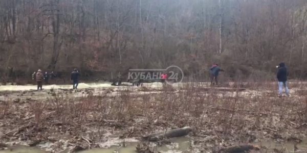 Спасатели нашли тело мальчика, пропавшего при падении УАЗа в реку на Кубани